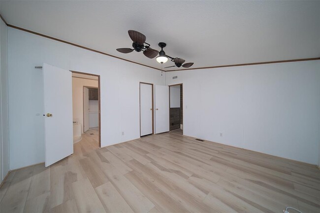 Building Photo - 194 Sonnys Ln