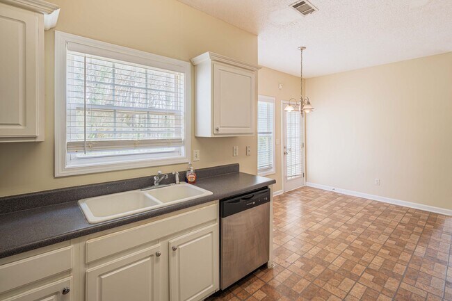 Building Photo - 3Bd/2.5Ba Home in South Fulton with Easy Access to Airport!