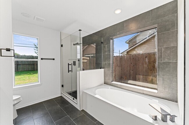 Building Photo - 17527 Hamilwood Dr