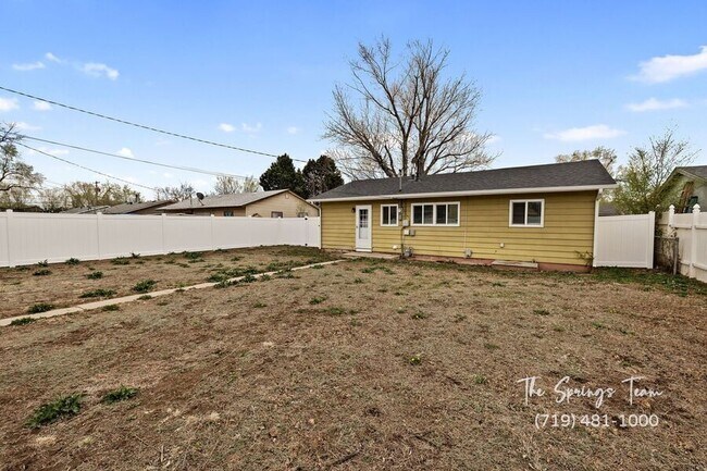 Building Photo - 1216 Pando Ave
