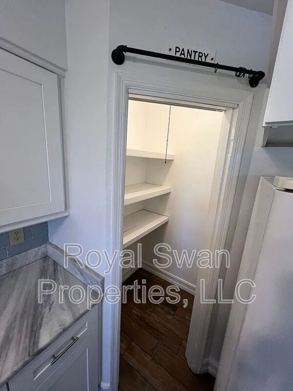 Building Photo - 1920 E Edgewood Dr