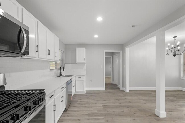 Building Photo - 5429 De Lange Ln