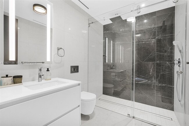 Building Photo - 300 Biscayne Blvd Way