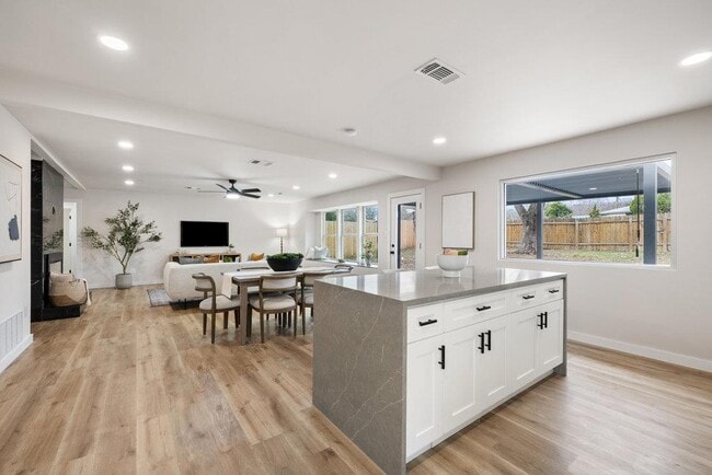 Building Photo - 6106 Bridlington Cir