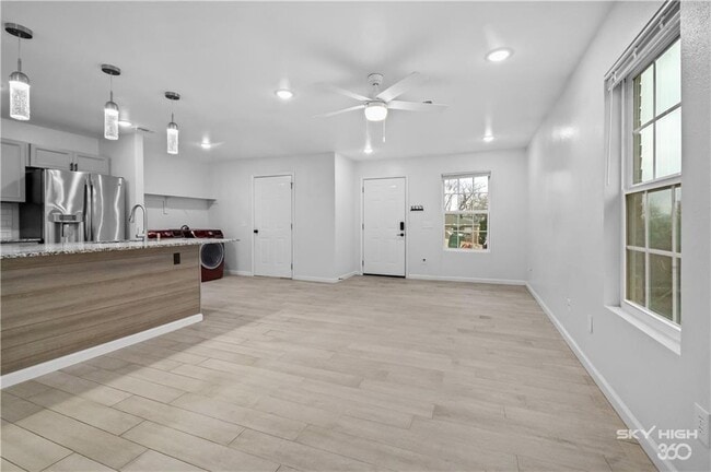 Building Photo - 731 Erika Ave