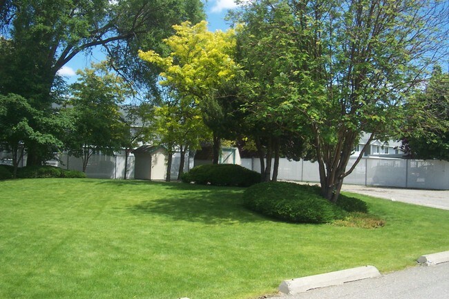 Building Photo - 22 on Willow Apartments