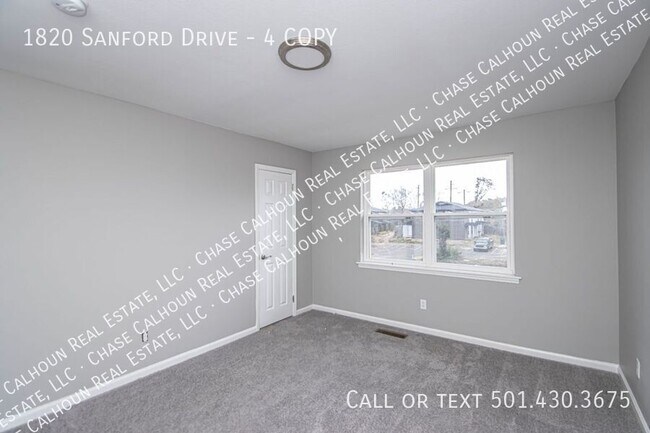 Building Photo - 1820 Sanford Dr