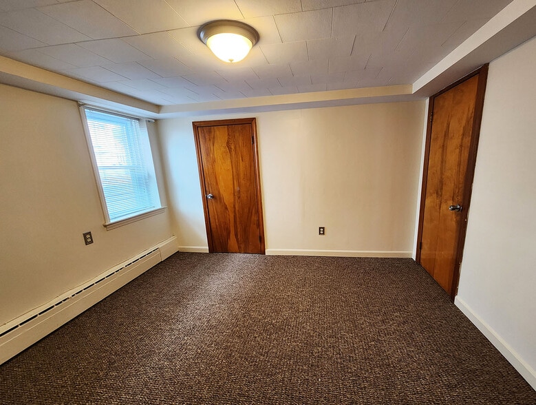 Building Photo - 216 5th St