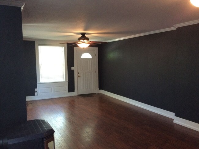 Building Photo - 1304 8th St