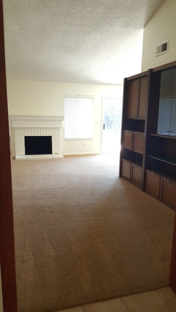 Building Photo - South Natomas One Story Great Location 4 b...