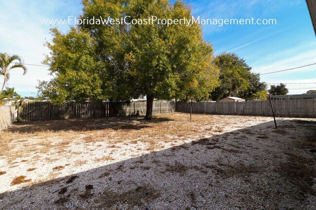 Building Photo - STUDIO /EFFICIENCY -UNIT AVAILABLE! STICKN...