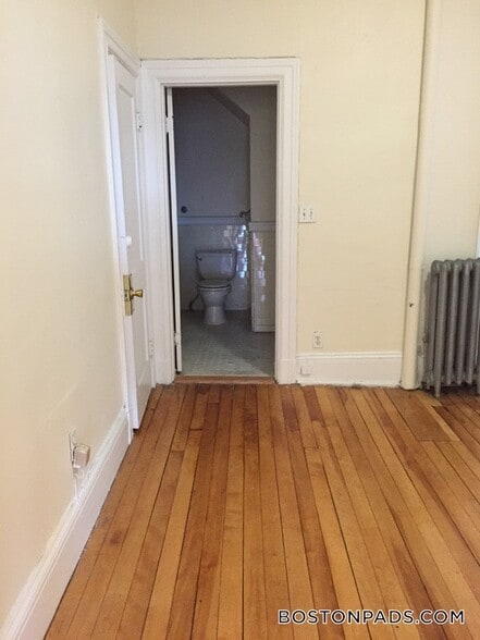 Building Photo - 441 Cambridge St