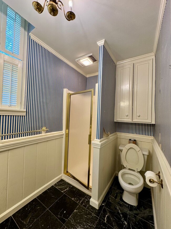 Building Photo - Idyllic Green Hills Home