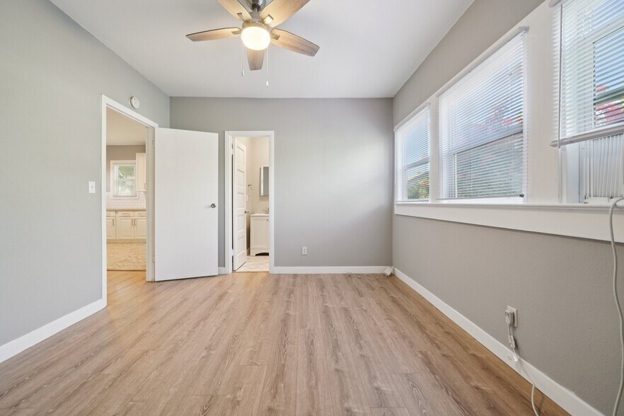 Building Photo - 379 W 19th St