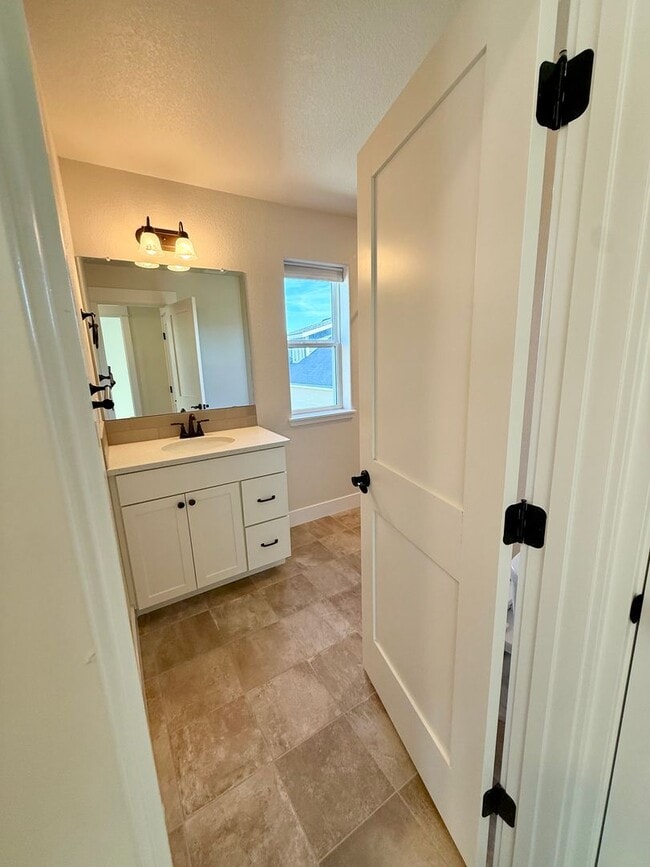 Building Photo - 2837 Urban Pl