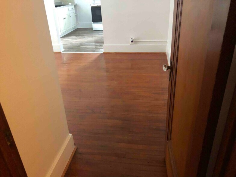 Building Photo - 2028 Oregon Ave