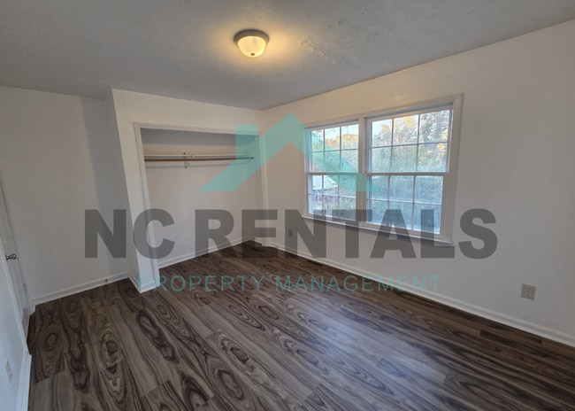 Building Photo - 721 Davis St