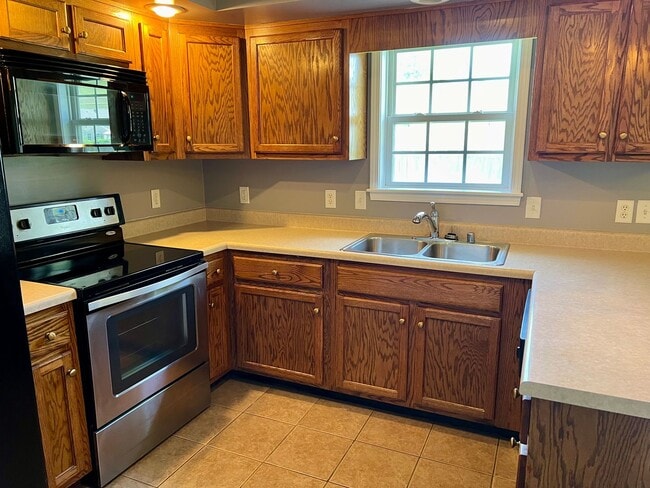 Building Photo - 2404 Whitecliff Cove