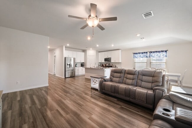 Building Photo - 2536 Peoria Dr