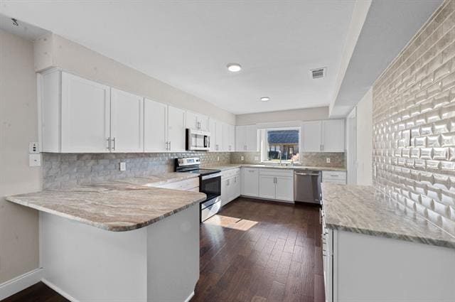 Building Photo - 207 Fresh Meadow Dr