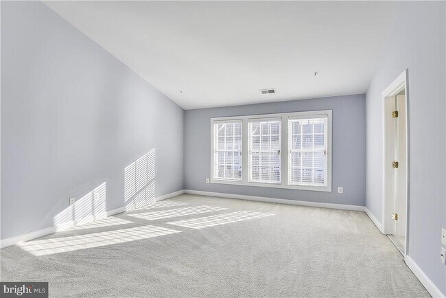 Building Photo - 12923 Benton Park Cir