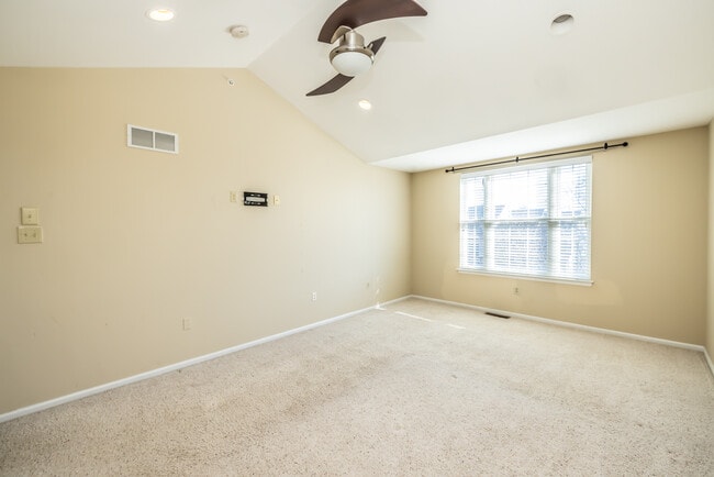 Building Photo - 145 Madison Way