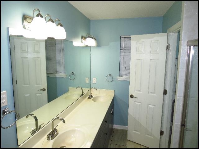 Building Photo - 3704 Lakewood Valley Dr