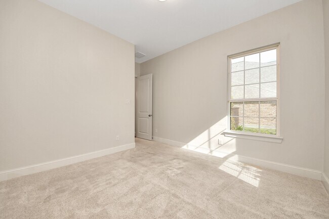 Building Photo - 9814 Carver Dr