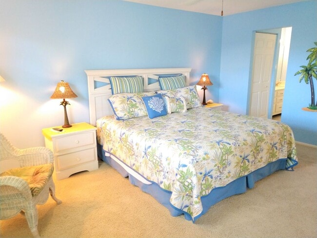 Building Photo - Seasonal Short-Term 2-Bedroom 2-Bathroom 2nd Floor Condo located at Mission Lakes!