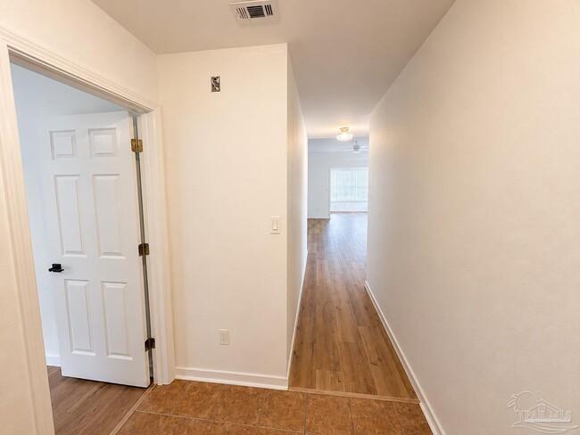 Building Photo - 315 Mirabelle Dr