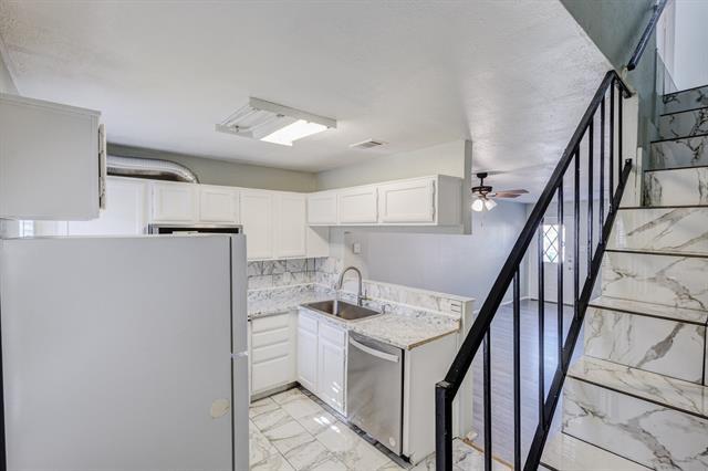 Building Photo - 613 Carriagehouse Ln