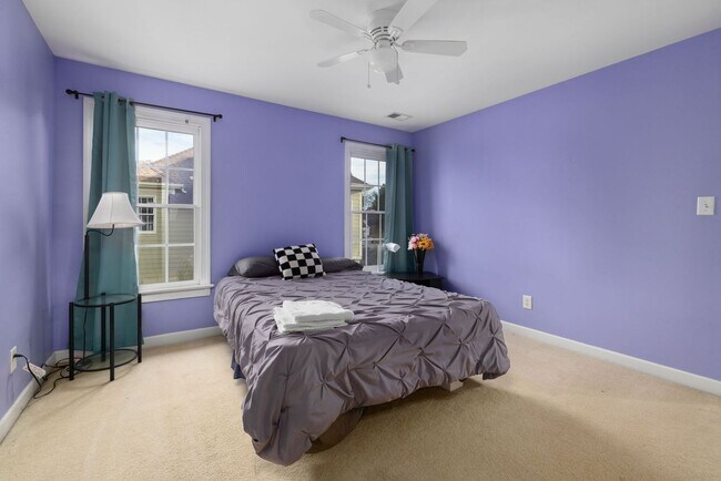 Building Photo - 4 Bed | 2.5 Bath House with Garage
