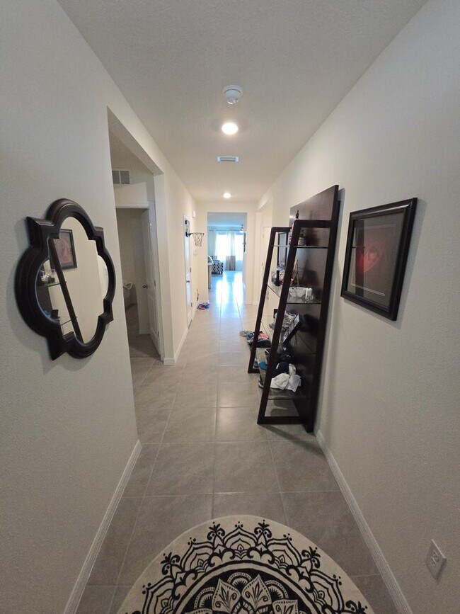 Building Photo - New 4/2 Home In Great Community