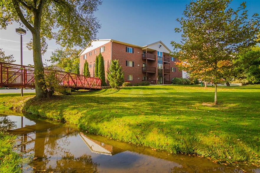 Primary Photo - Creek Club Apartments