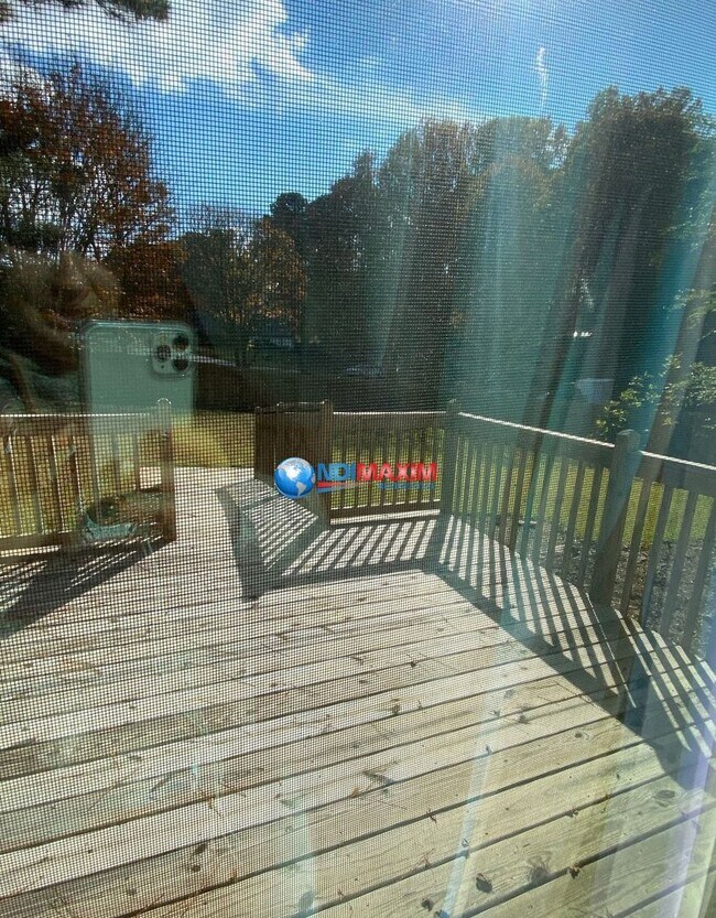 Building Photo - Renovated wheelchair accessible ranch in P...