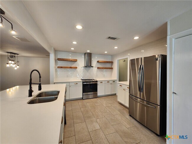 Building Photo - 521 Willow Ave