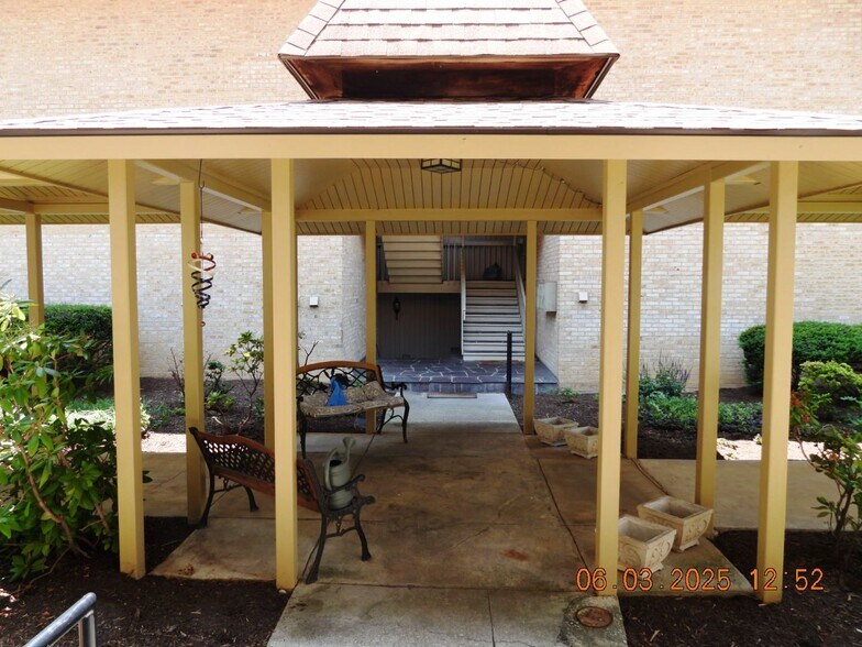 Building Photo - 5260 Crossbow Cir