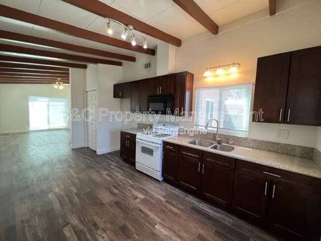 Building Photo - 2119 E Griffith Way