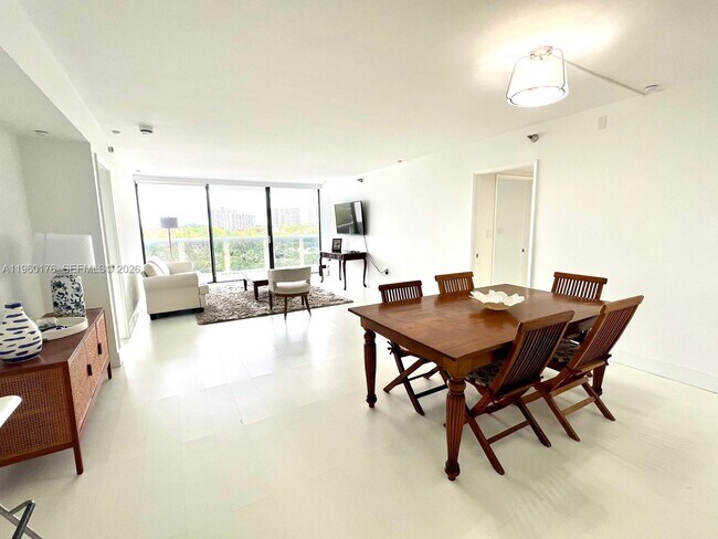 Building Photo - 20515 E Country Club Dr