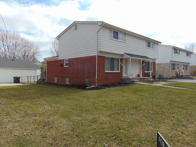 Building Photo - 11730 Riverside Dr