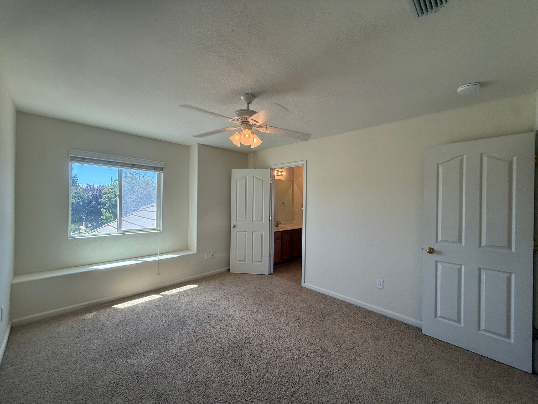 Building Photo - 9633 McKenna Dr