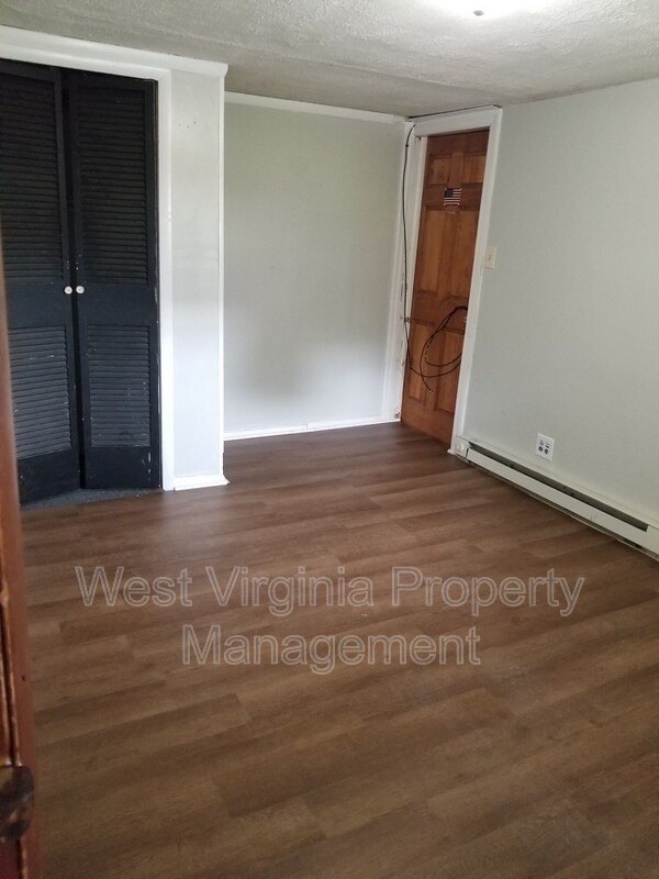 Building Photo - 606 21st St W