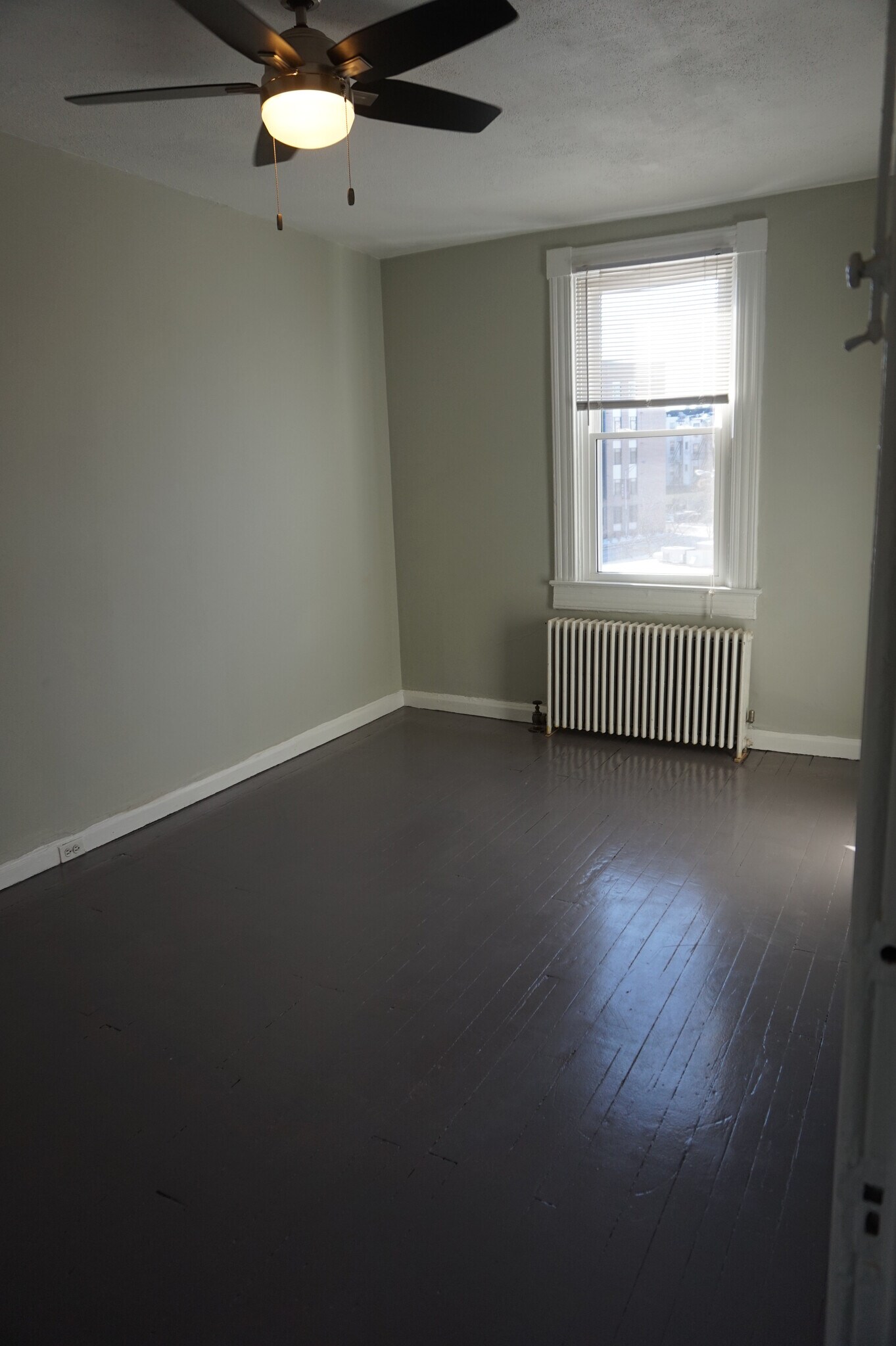 Building Photo - 1918 Mount Royal Ter