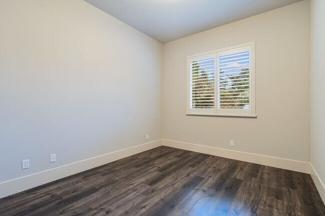 Building Photo - Utilities Included! Luxury Single-Story Ho...