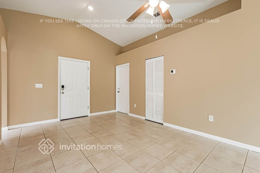 Building Photo - 1319 W Knollwood St