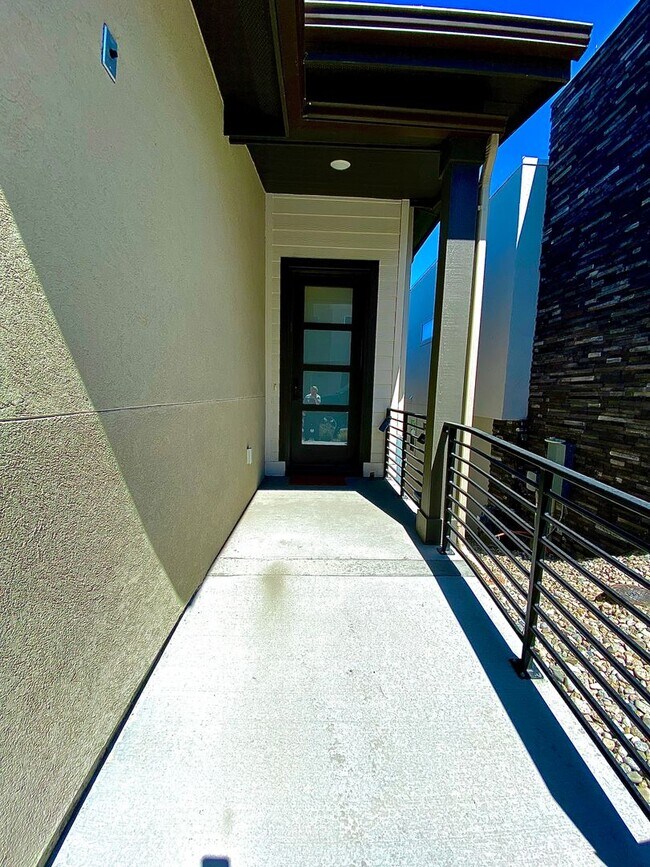 Building Photo - ECHE1274