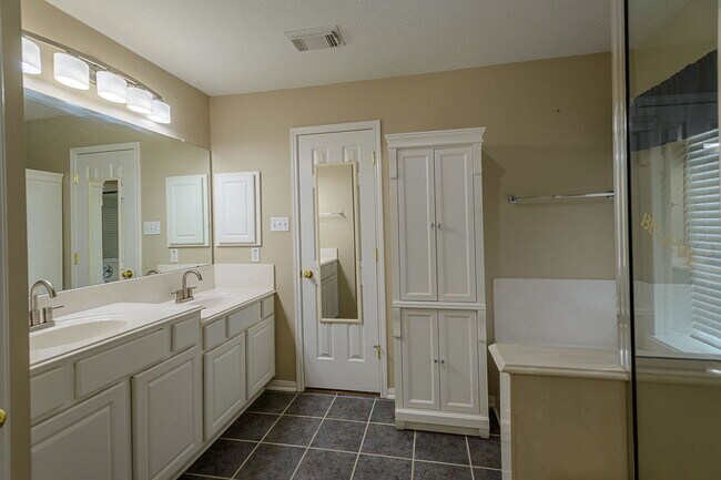 Building Photo - 19 Wild Orchid Ct