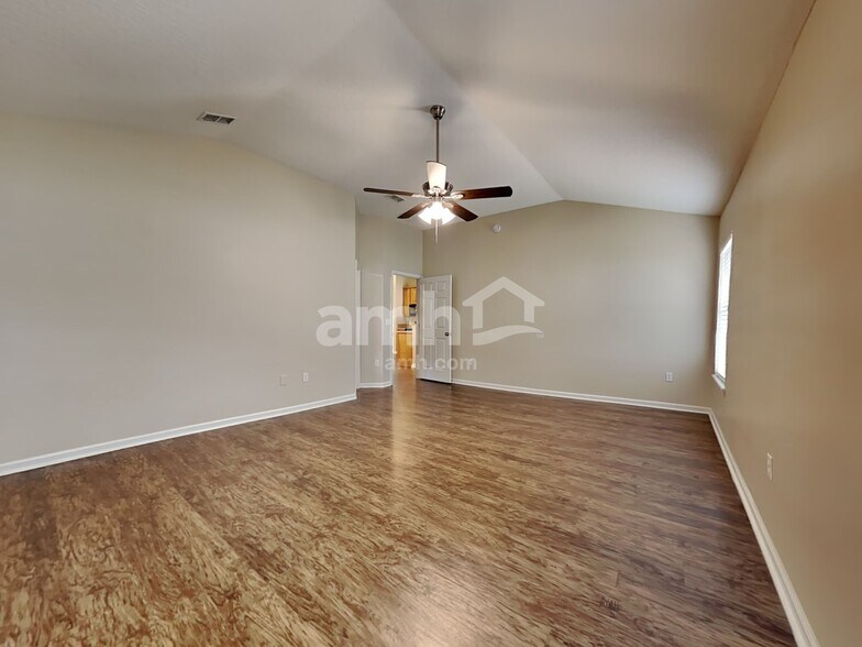 Building Photo - 632 E Red House Branch Rd