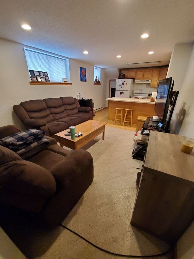 Building Photo - 1106 E Ave C