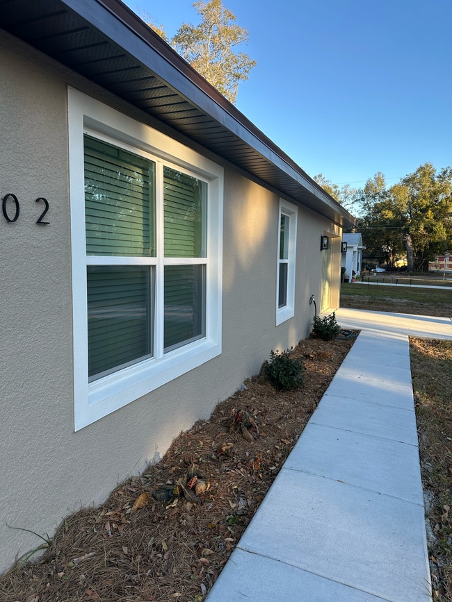 Building Photo - Royal